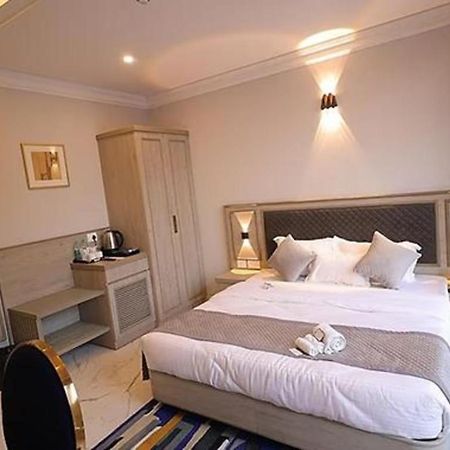 Fabhotel Prime Hampton By Ic'S Noida Zewnętrze zdjęcie