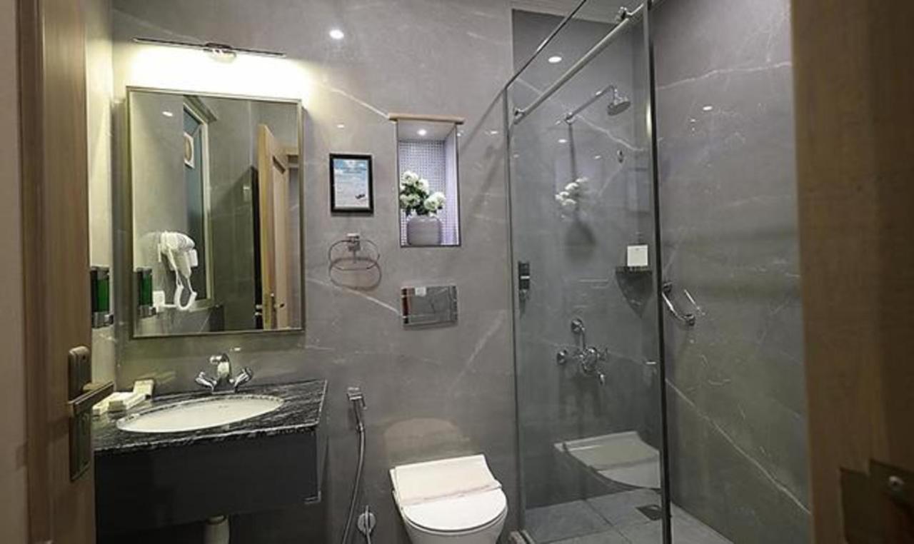 Fabhotel Prime Hampton By Ic'S Noida Zewnętrze zdjęcie