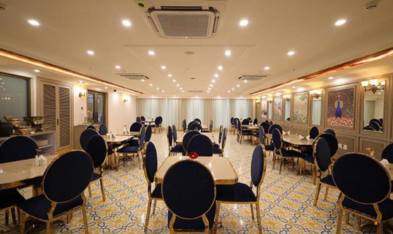 Fabhotel Prime Hampton By Ic'S Noida Zewnętrze zdjęcie