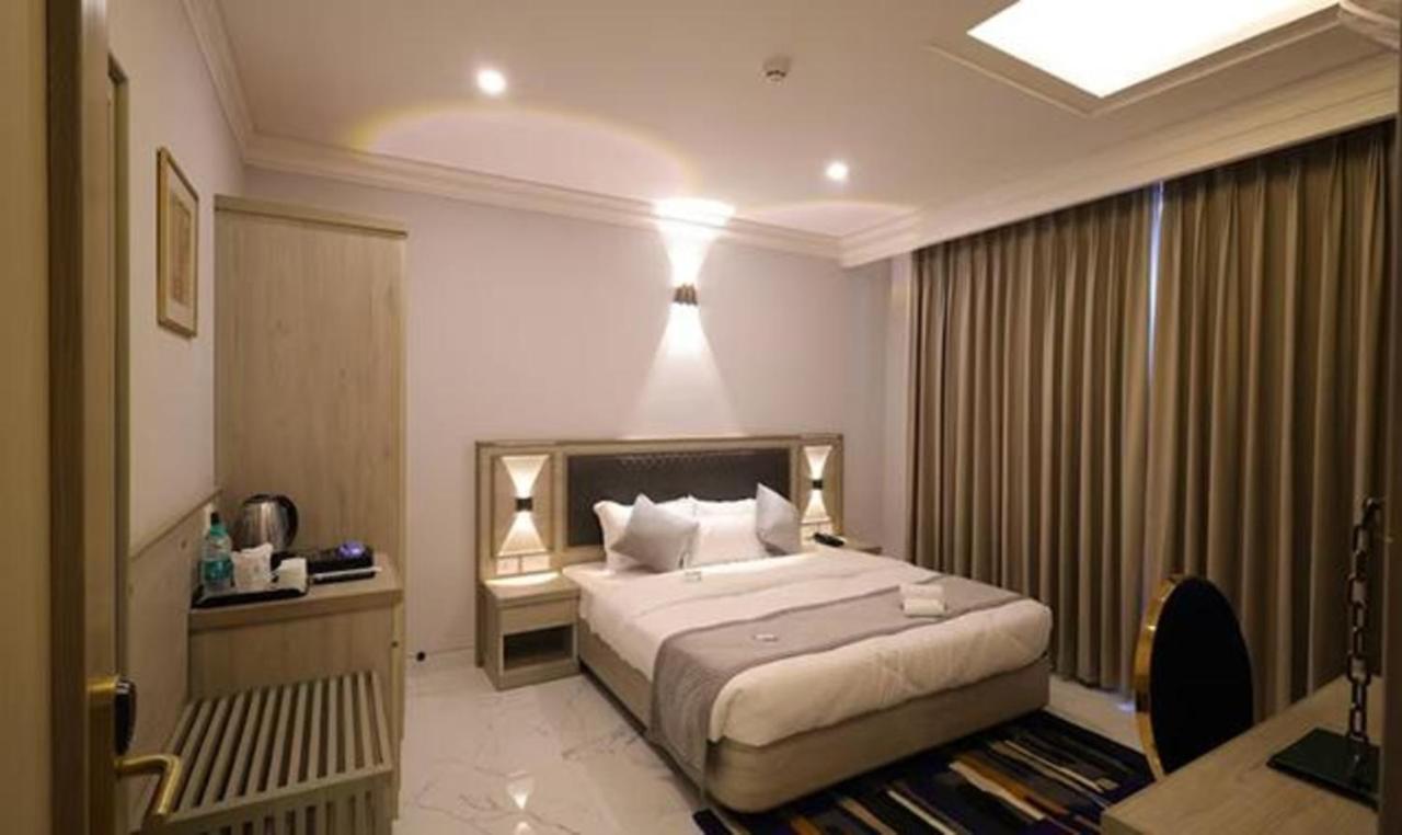Fabhotel Prime Hampton By Ic'S Noida Zewnętrze zdjęcie